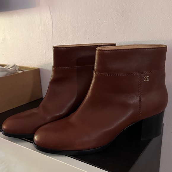 CHANEL ankle Boots with CC monogram - Picture 14 of 16